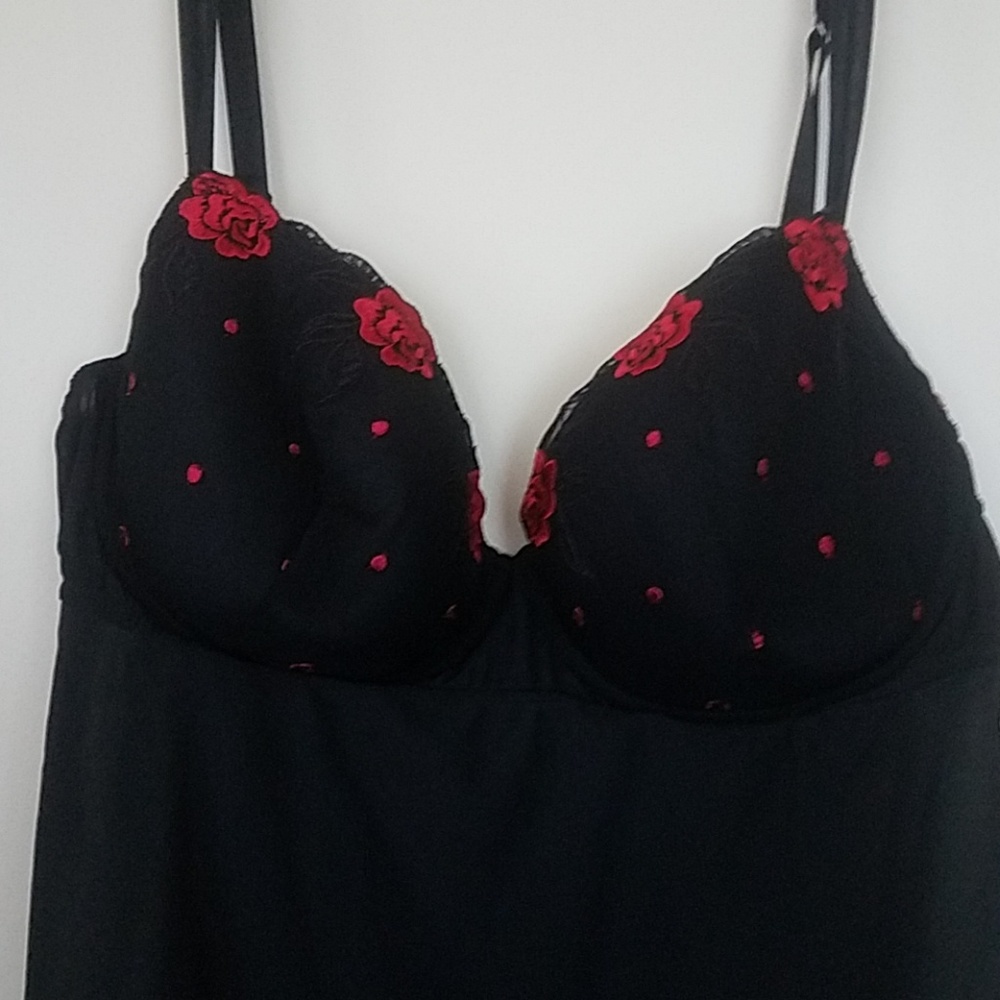 Lingerie - Picture 2 of 6